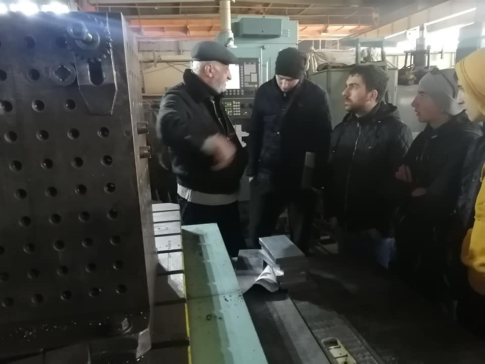 პროფესიული საგანმანათლებლო პროგრამის ,,მეჩარხე" პროფესიული სტუდენტები პრაქტიკულ სწავლებაზე